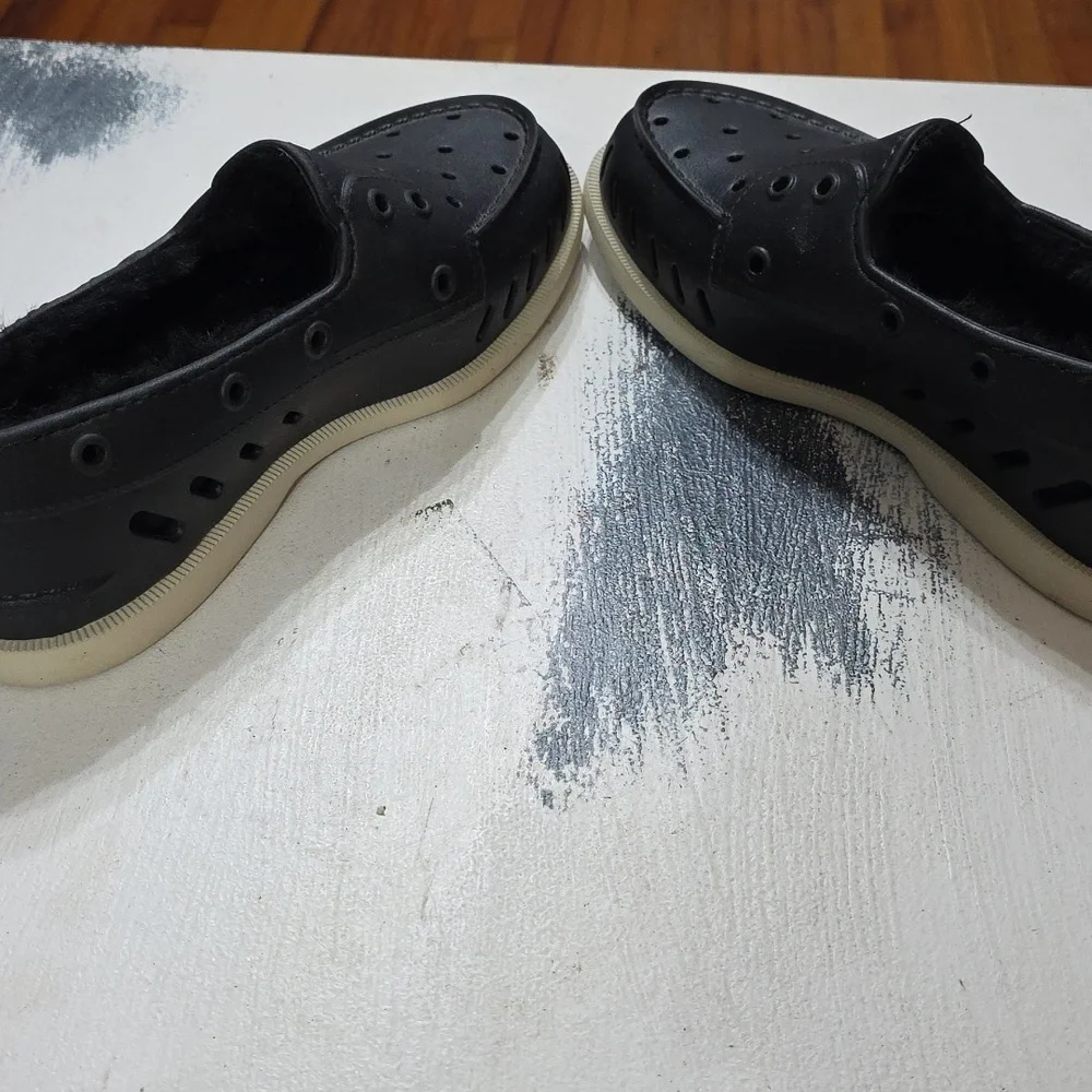 Sperry Top-Siders Women's Black Perforated Slip-On Shoes Faux Fur Lined Sz 8 EUC